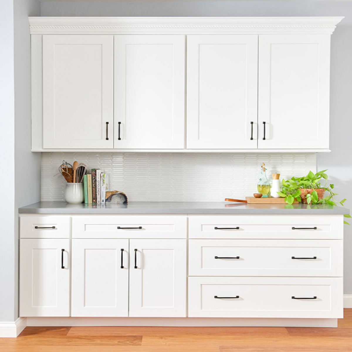 Wolf Classic Dartmouth 5-piece White Paint Shaker White Door Sample ...